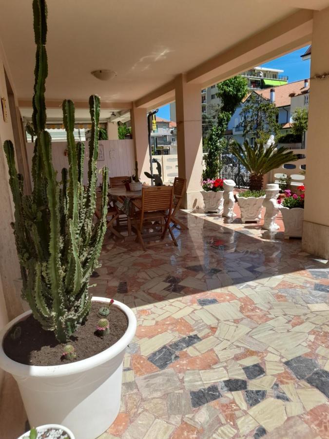 Bouganville Casa Vacanza Ambiente Climatizzato Con Wi Fi Pineto Exteriör bild