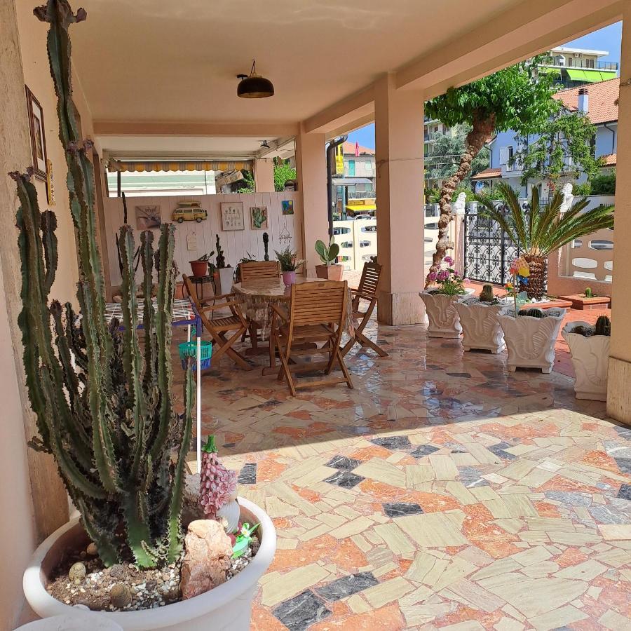 Bouganville Casa Vacanza Ambiente Climatizzato Con Wi Fi Pineto Exteriör bild