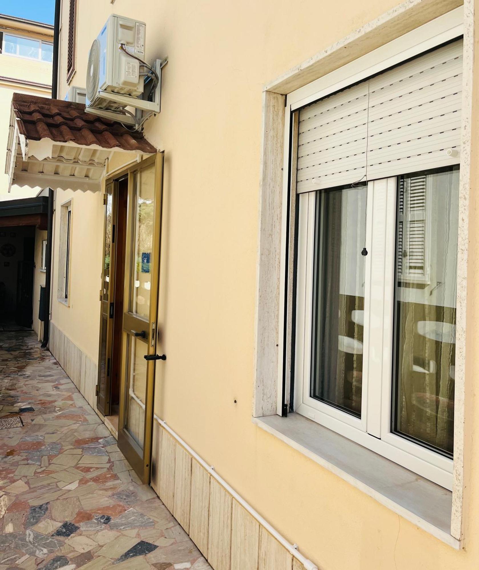 Bouganville Casa Vacanza Ambiente Climatizzato Con Wi Fi Pineto Exteriör bild